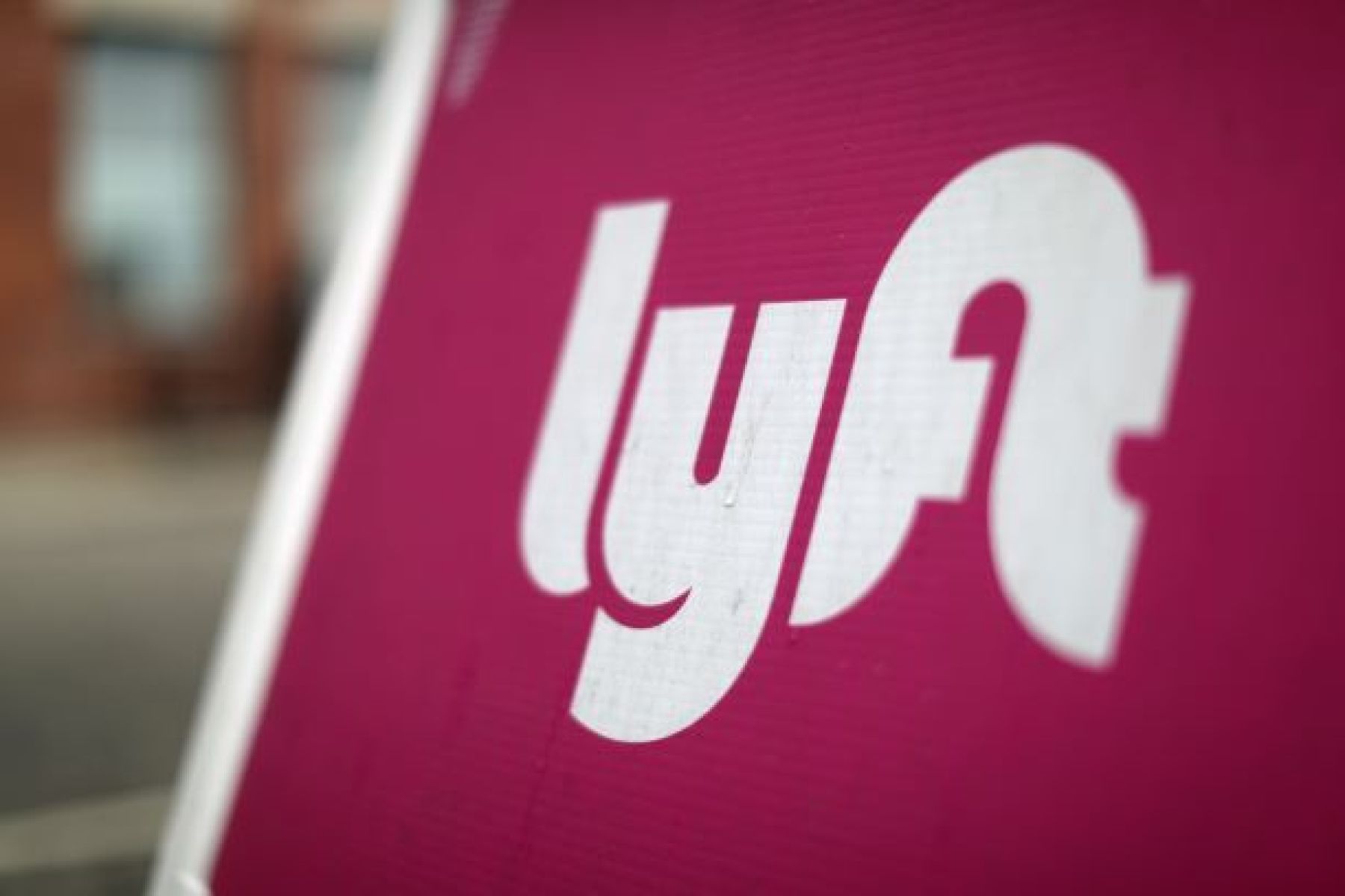 Lyft joins Uber in threatening to pull out of California over driver status