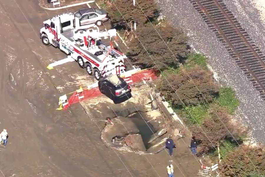 25-foot-wide sinkhole near Levi’s Stadium devours 2 cars