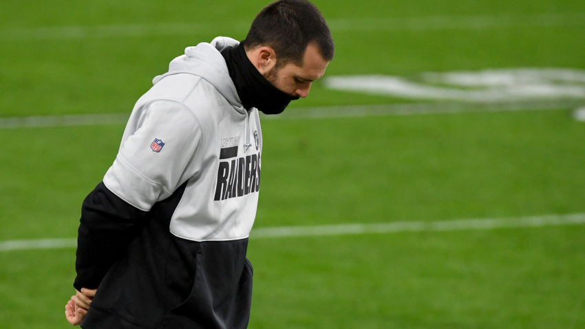 Derek Carr Off Raiders Injury Report, Could Play vs. Dolphins Saturday