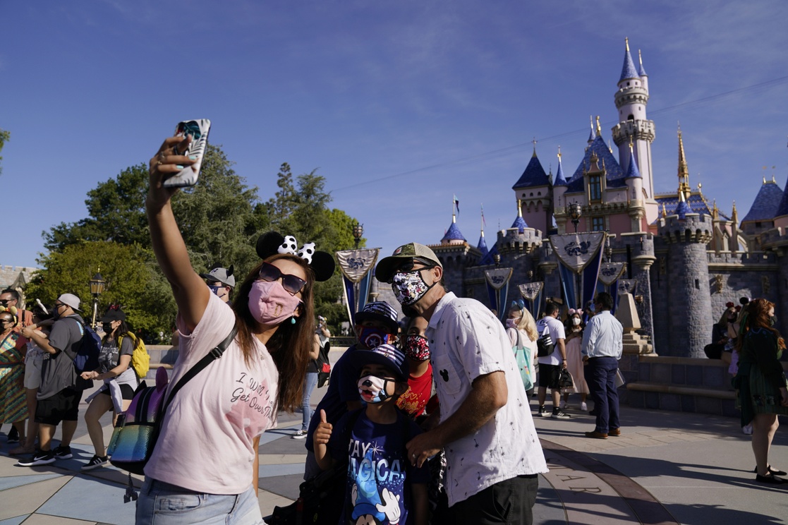 5 challenges still facing Disneyland and other theme parks