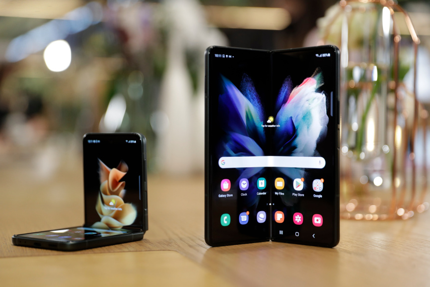 Samsung debuts $999 foldable phone in challenge to next iPhone
