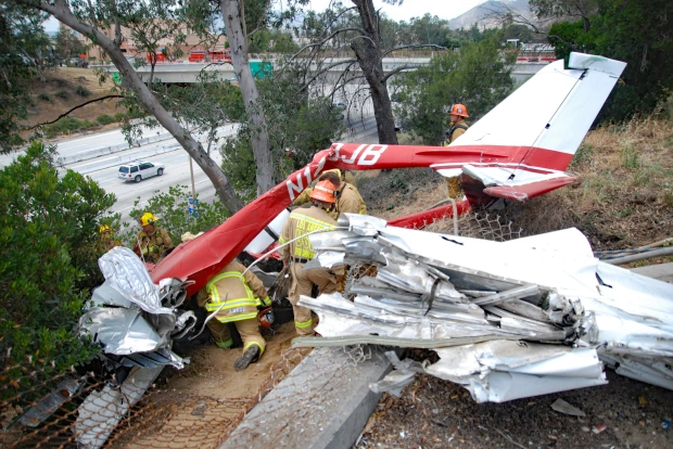 One Killed When Small Plane Crashes Next to 210 Freeway in Sylmar