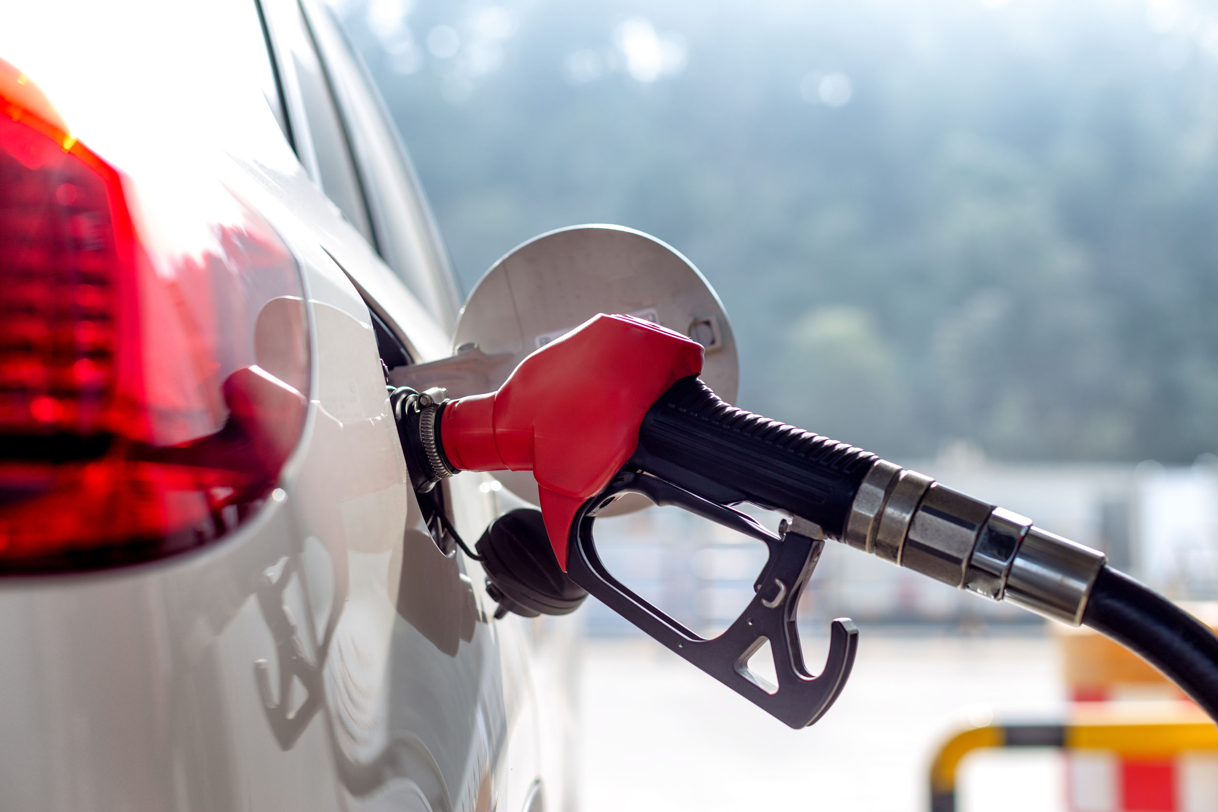 Gas price falls to $6.14 a gallon in Bay Area