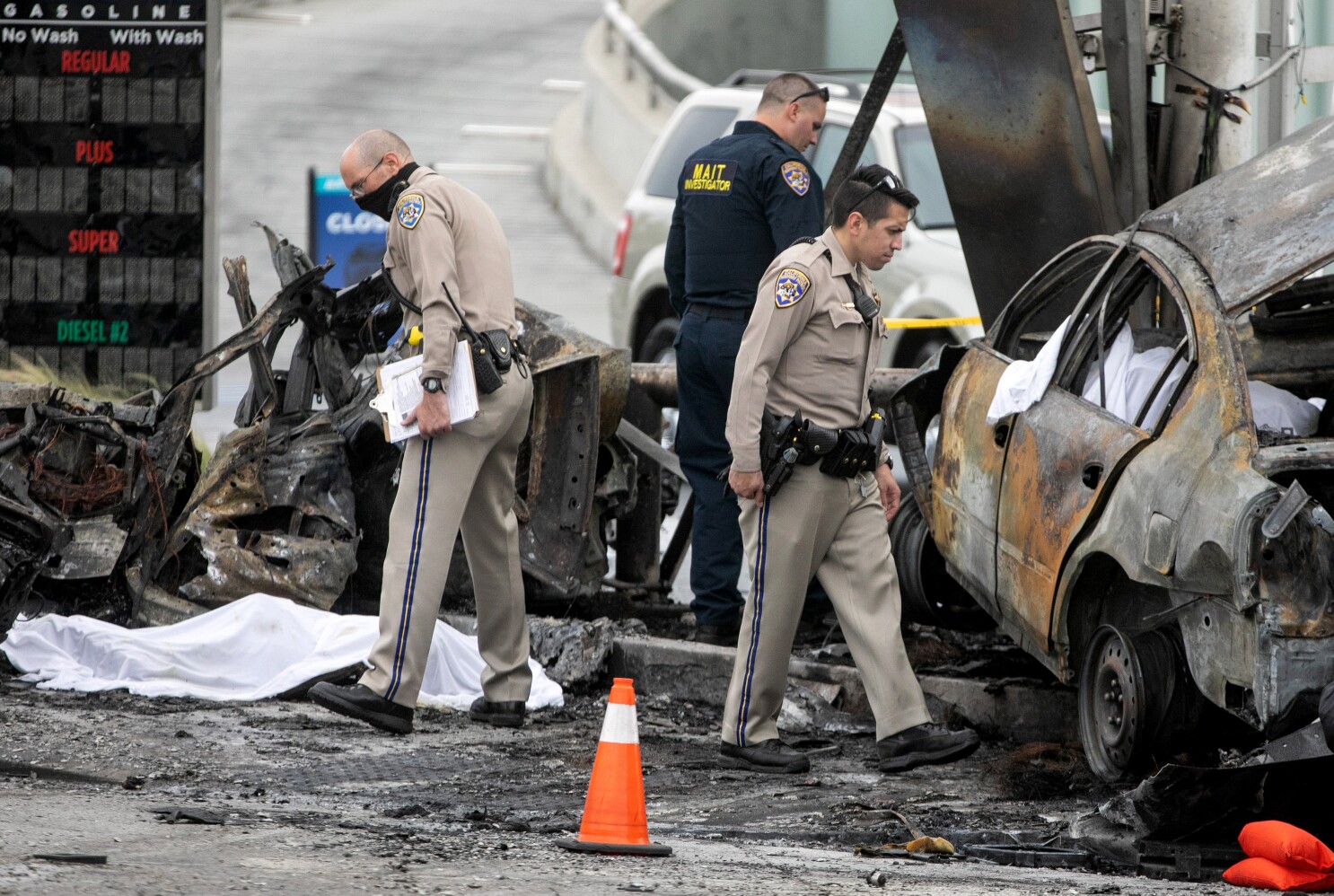 5 Dead, Including Baby After Multi-Car Crash in Los Angeles