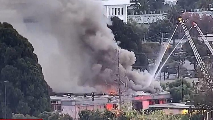  Structure Blaze Reported Near Oakland Airport