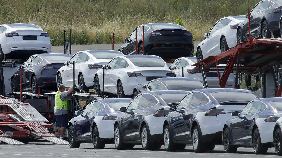 Tesla recalls nearly all US vehicles to fix Autopilot monitoring system after deadly crashes