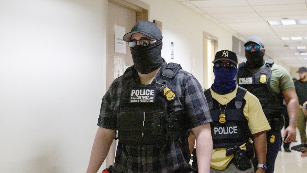 California Lawmakers Approve Ban on Masks for Law Enforcement Officers