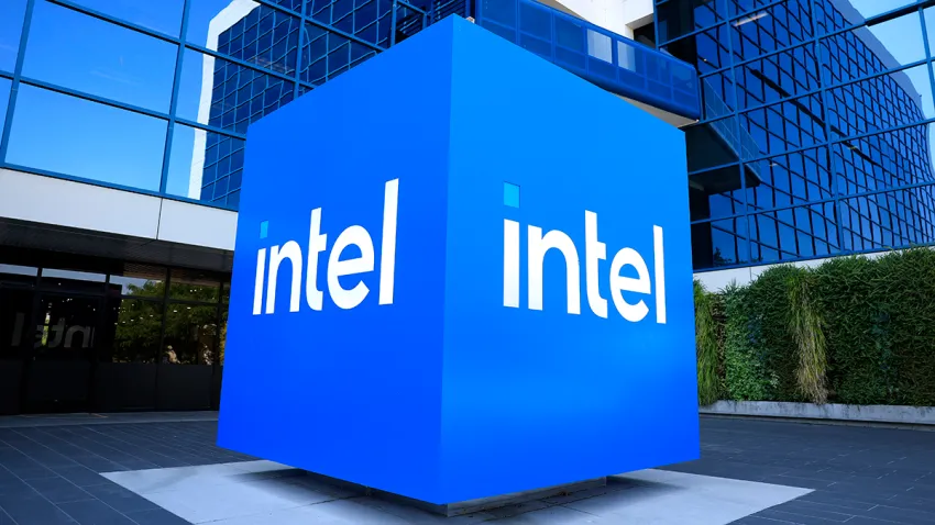 Intel Surge Powers U.S. Stocks to Record Highs Amid Oil Market Swings