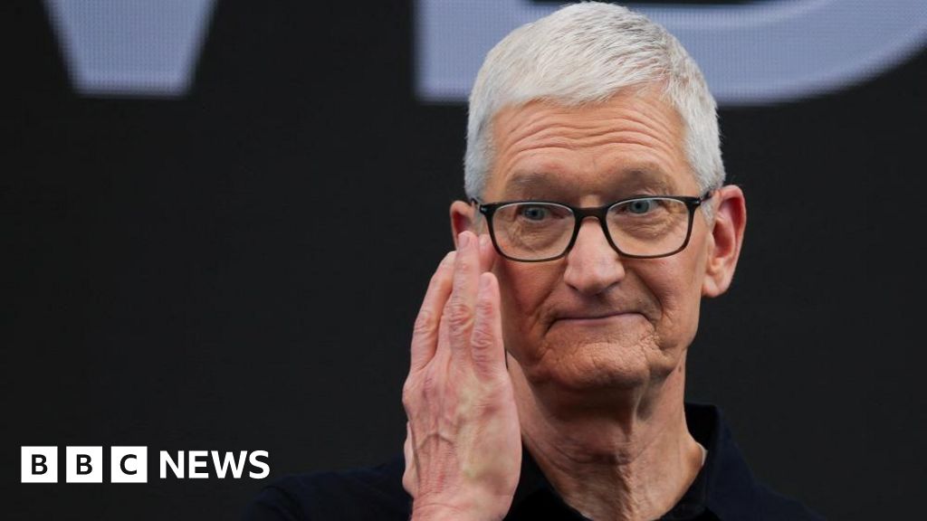 Apple Reinvents Siri With AI Overhaul as Tim Cook Prepares to Step Down