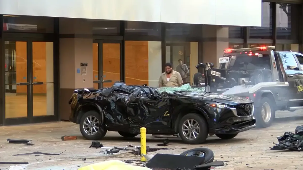 South Bay woman dies after car plunges off parking garage in Hawaii
